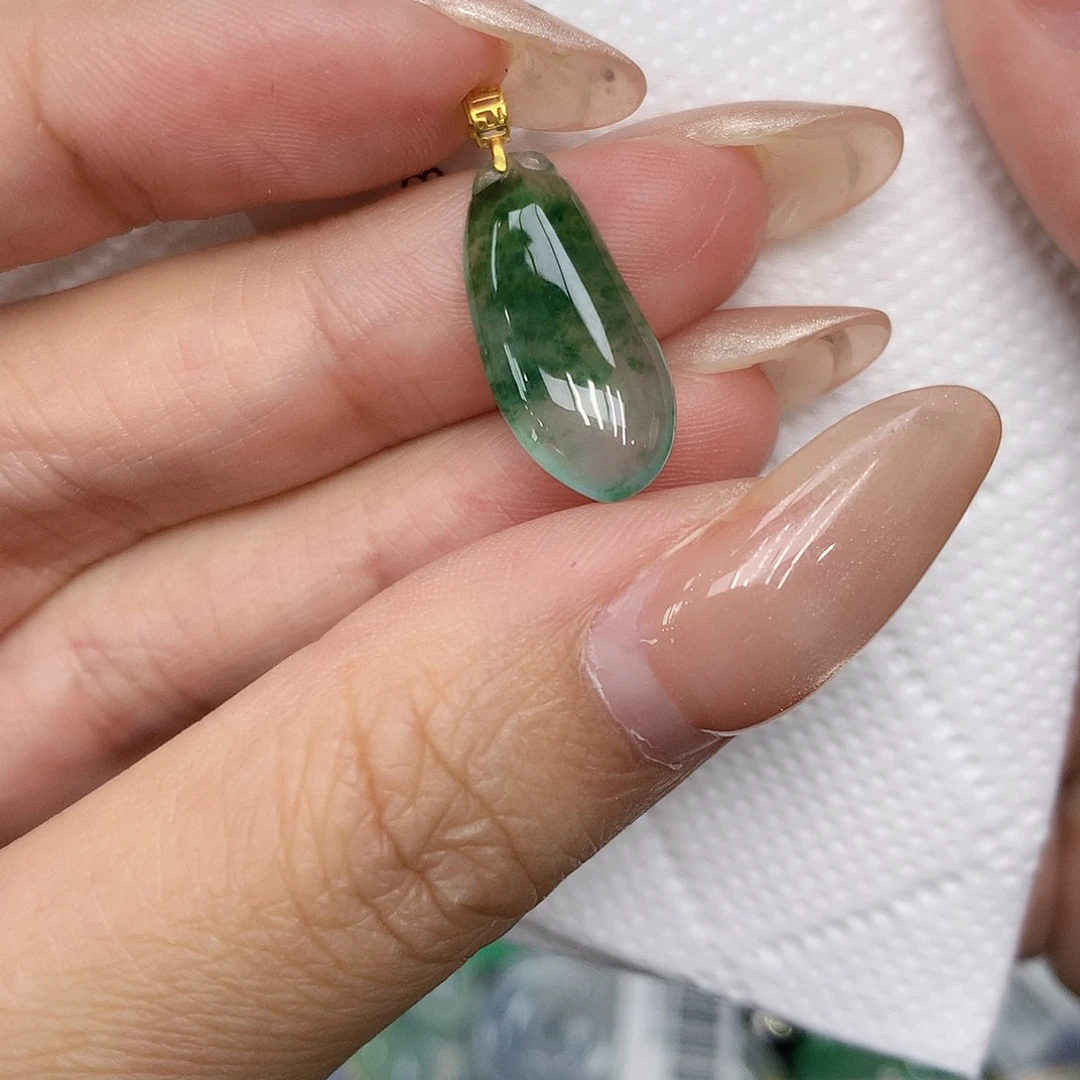 颈饰18K金镶嵌翡翠