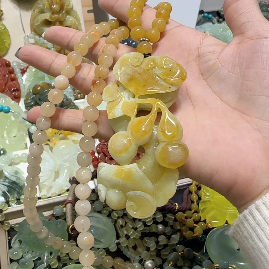 未镶嵌蛇纹石玉吊坠