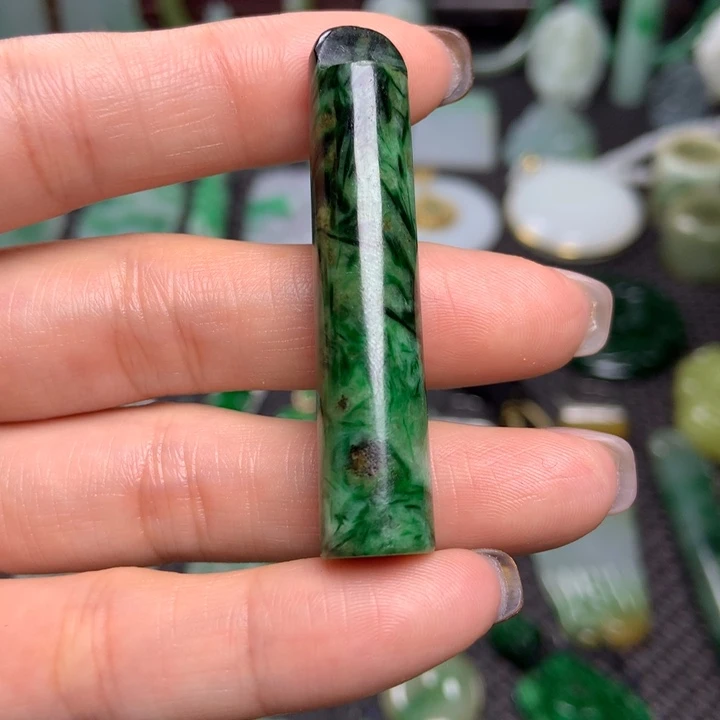 江***猫翡翠未镶嵌挂件清