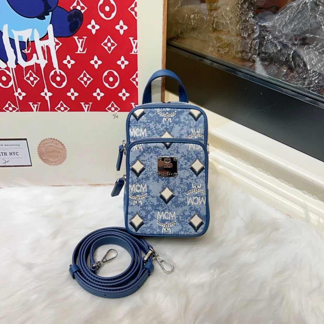 95新 MCM mcm新款丹宁手机包a6462