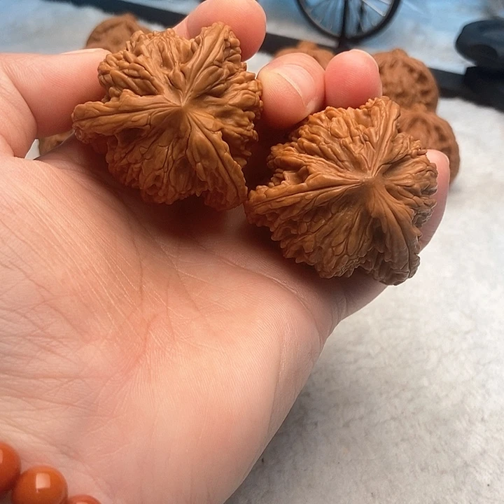 文玩核桃把件M****！三棱