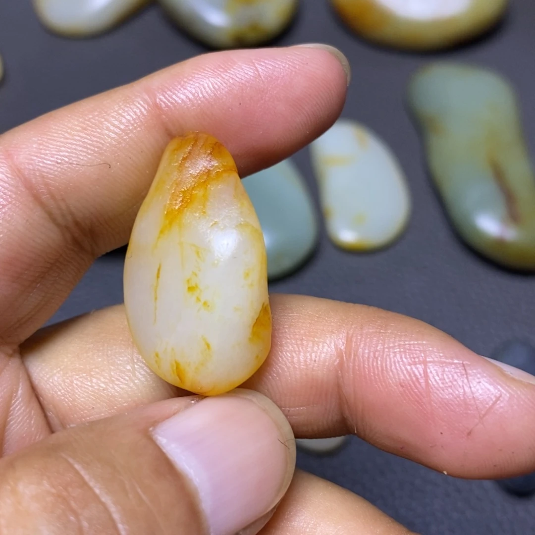 和田玉（糖玉）未镶嵌挂件