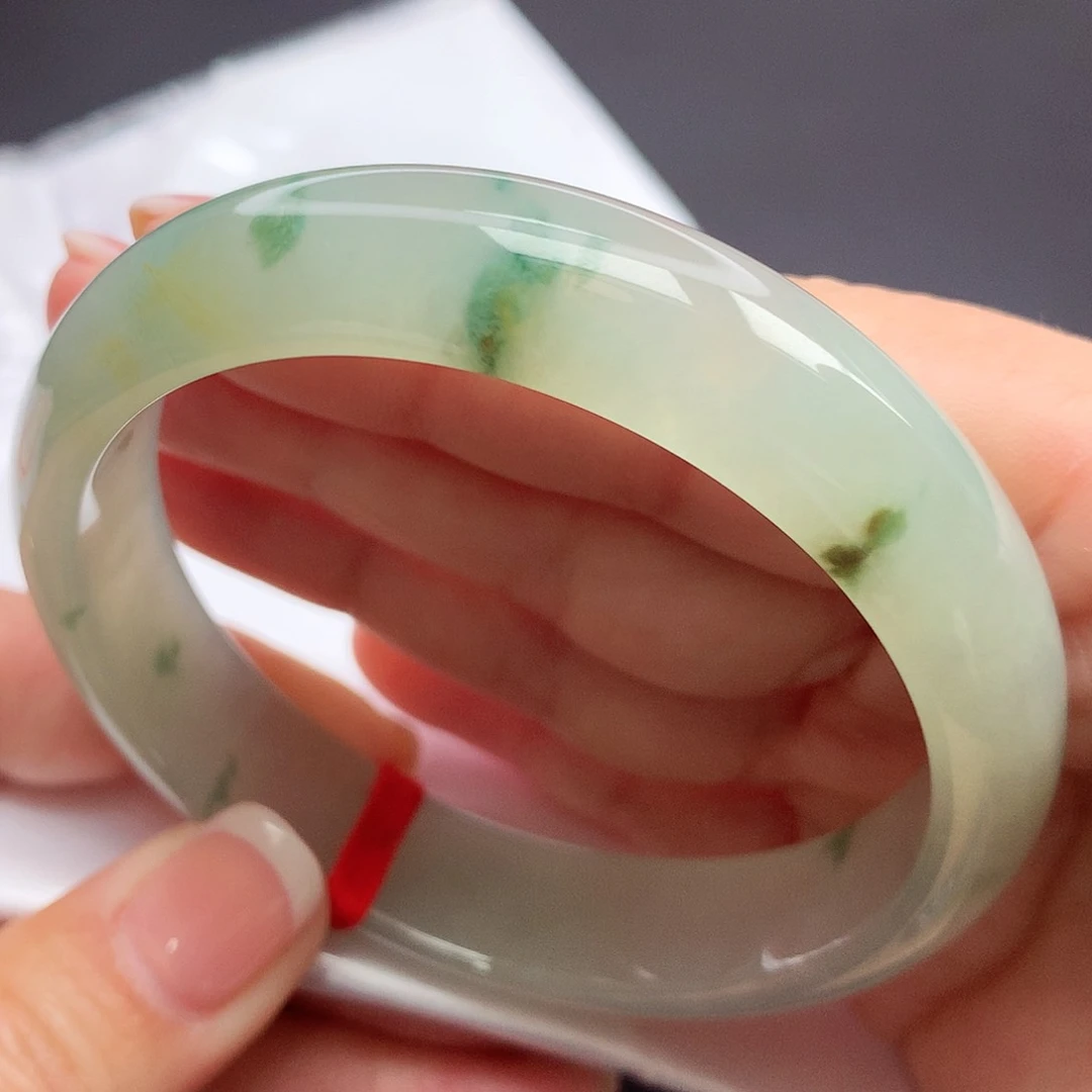 翡翠手镯未镶嵌l n n n n n n n n