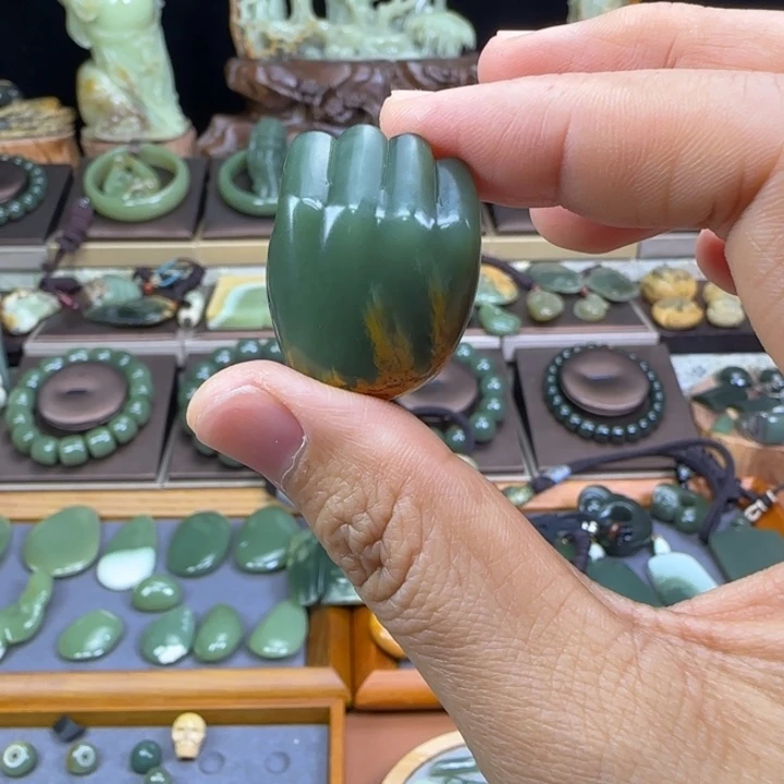 岫岩河磨玉（透闪石质玉）未镶嵌颈饰