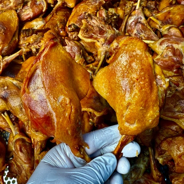 热卤带皮大鸭腿香辣带皮大鸭腿高蛋白熟食鲜嫩卤味开袋即食