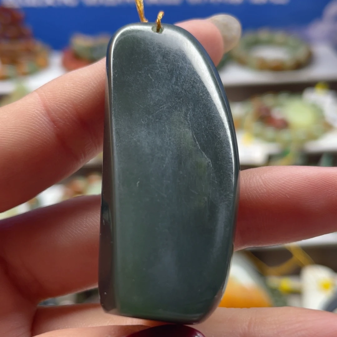 未镶嵌透闪石质玉挂件