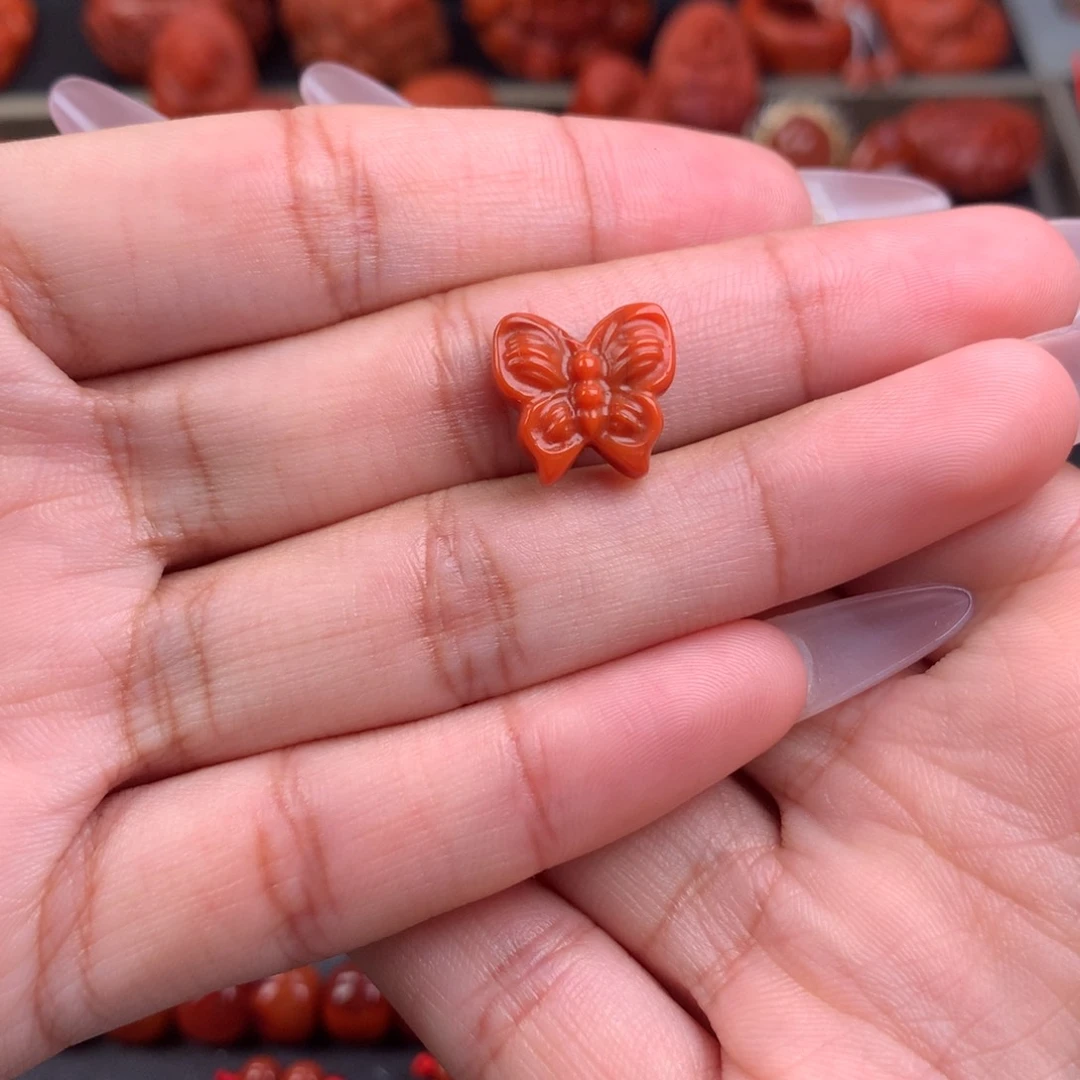 南红玛瑙精工雕刻蝴蝶未镶嵌