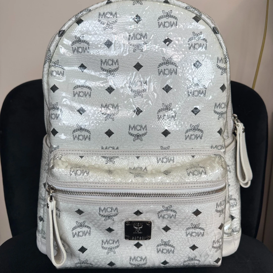 95新 MCM 白色双肩包中号水晶皮面