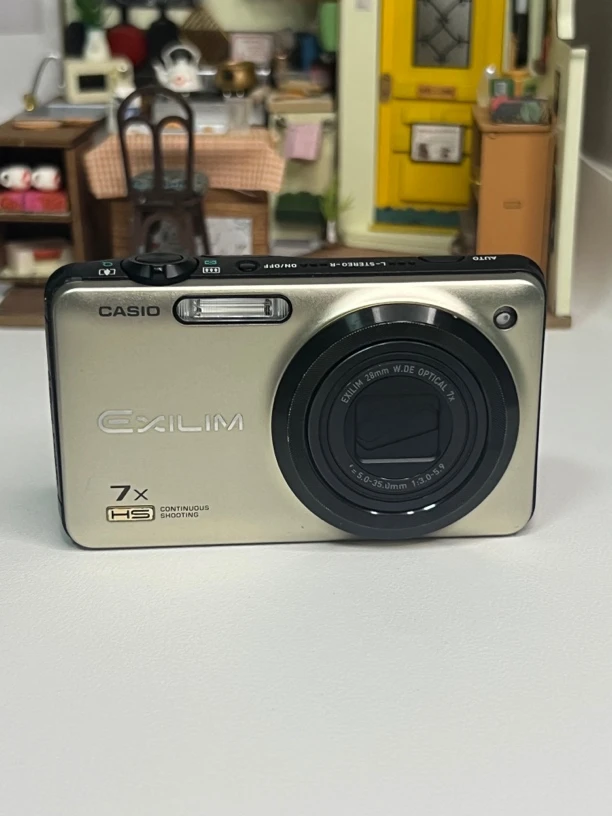 9新 Casio/卡西欧 zr15,1600万像素，7倍光学变焦，二手相机no退换