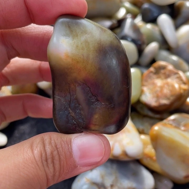 和田玉未镶嵌把件