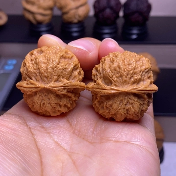 文玩核桃把件火焰绣球85