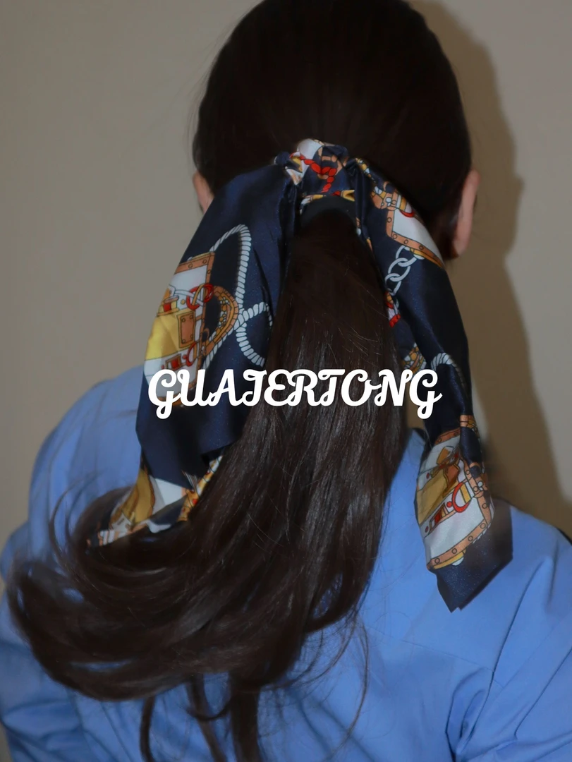其他GUAIERTONG老钱风藏蓝双拥丝巾发圈