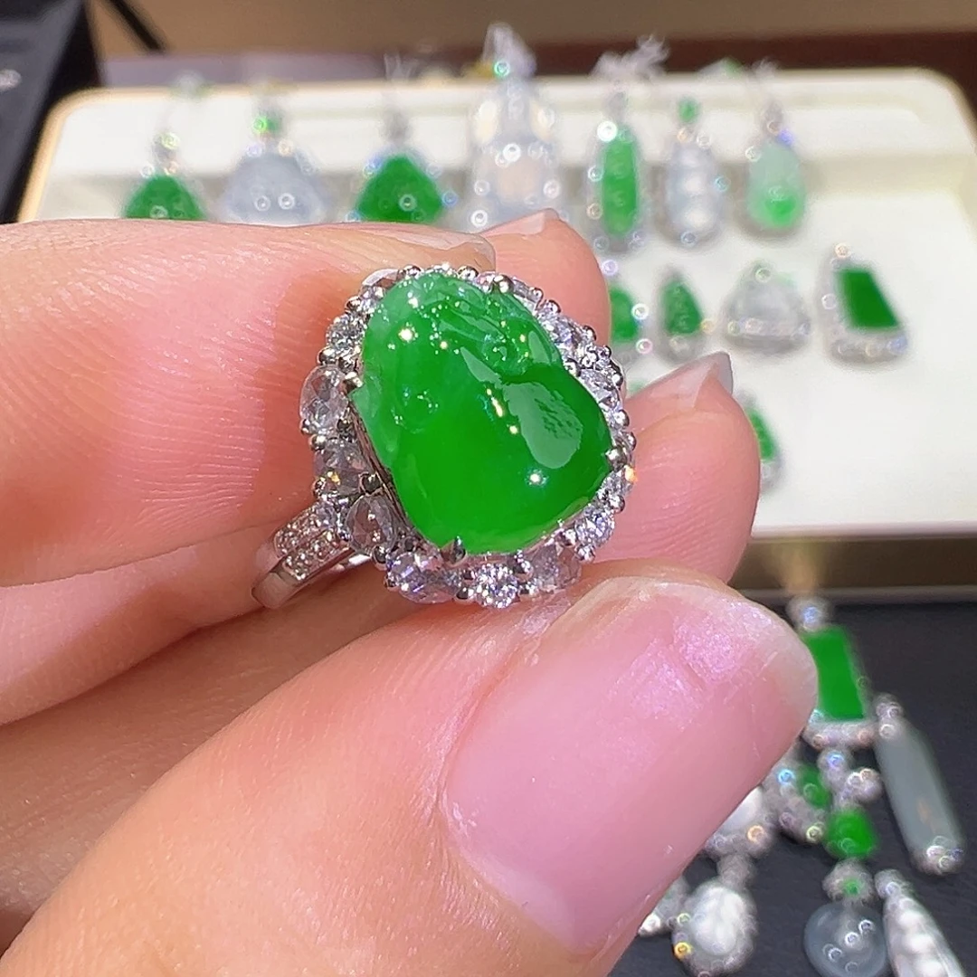 翡翠18K金镶嵌戒指