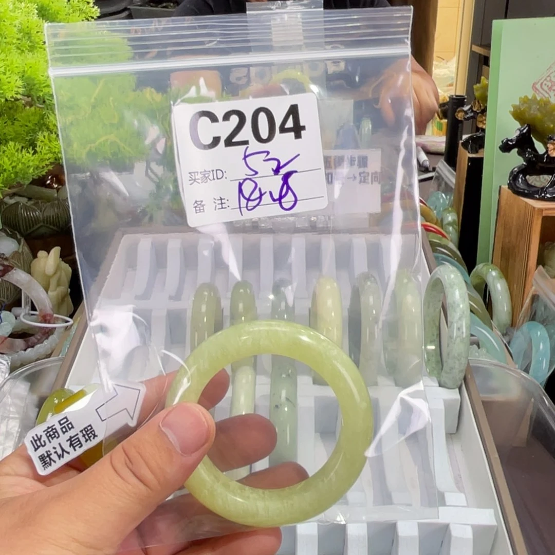 妈***贝蛇纹石玉未镶嵌手镯
