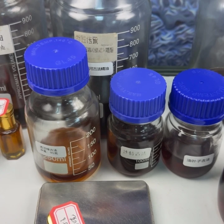 很***布陆河古法精油10 克……