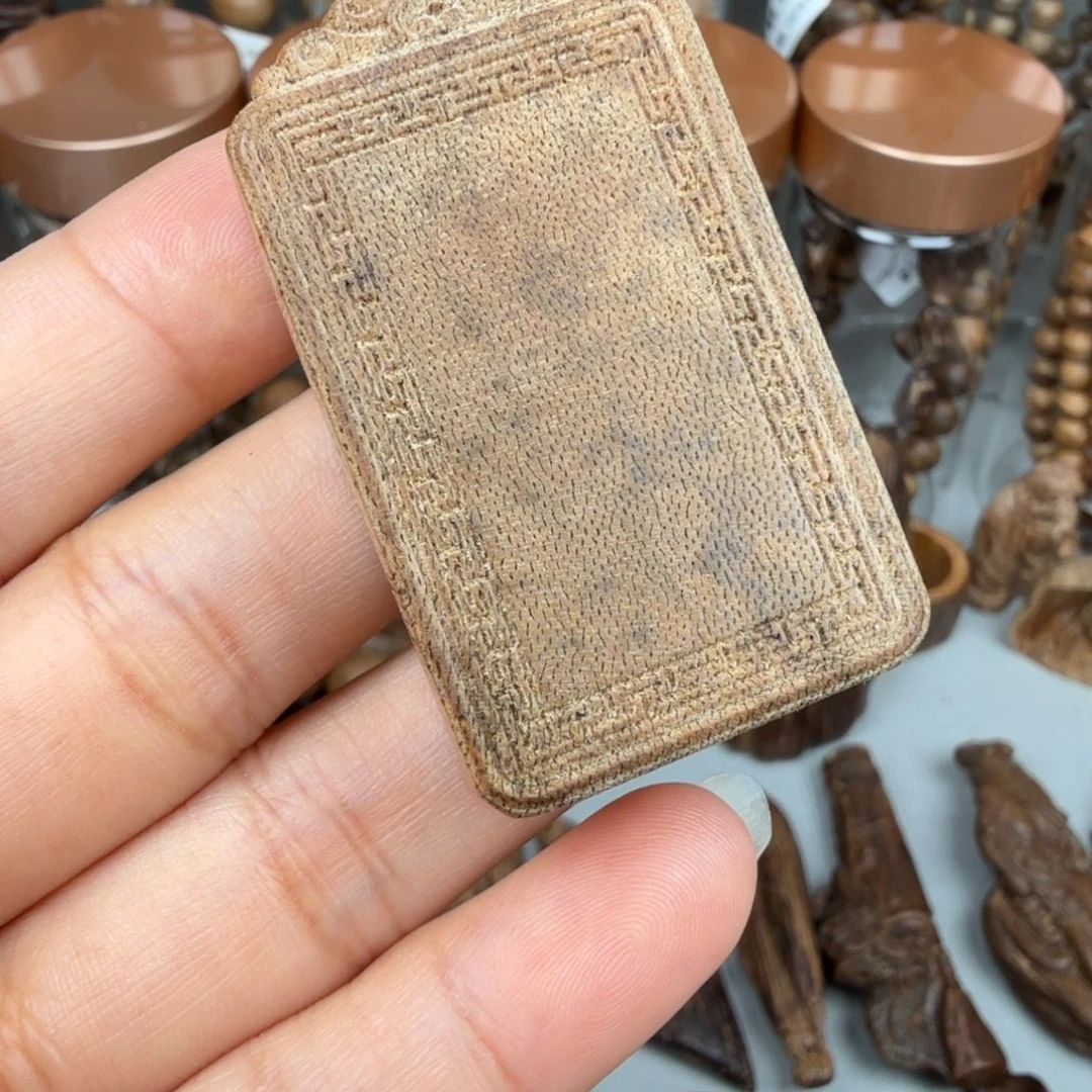 沉香沉香碎屑菩萨无事牌 7.6 克