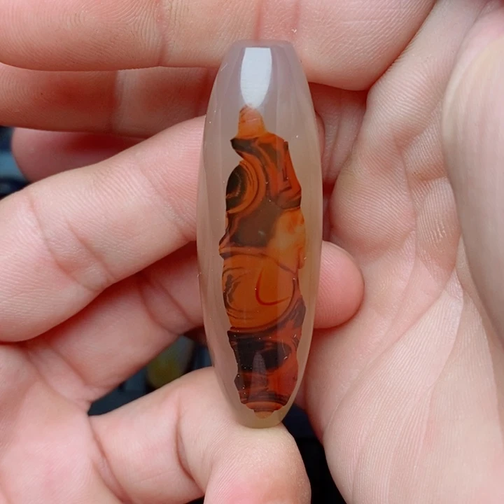 一***亮玛瑙/玉髓颈饰未镶嵌