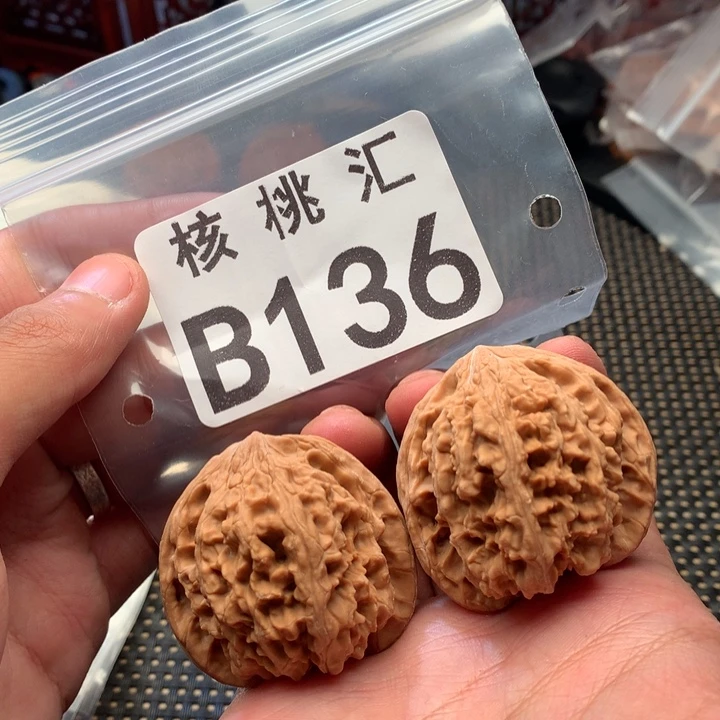文玩核桃吊坠牡丹纹