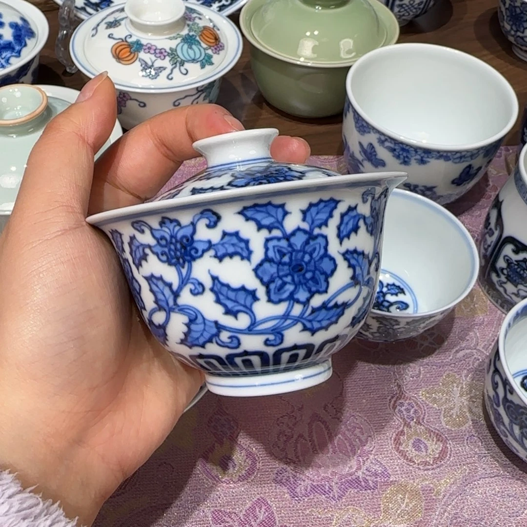 镇坤堂 缠枝花卉盖碗