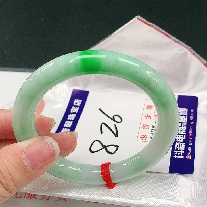 翡翠手镯未镶嵌翡翠