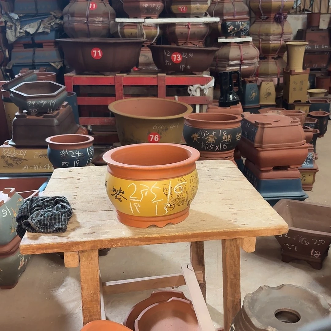 紫砂紫砂花盆金鱼缸一个