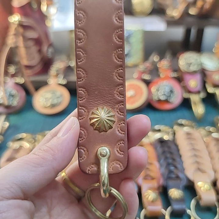 铜铁合金类双面压花钥匙链