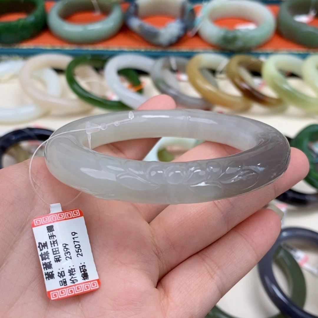 肆***月和田玉手镯未镶嵌56.5