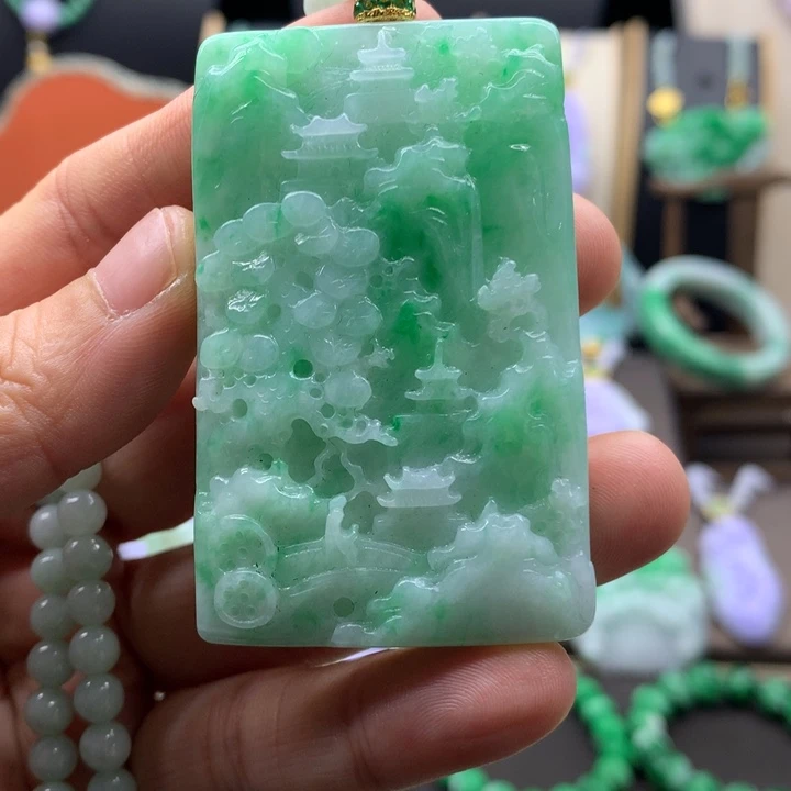 翡翠未镶嵌吊坠(赠链)