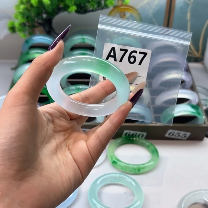 玉?****?时尚飘花767