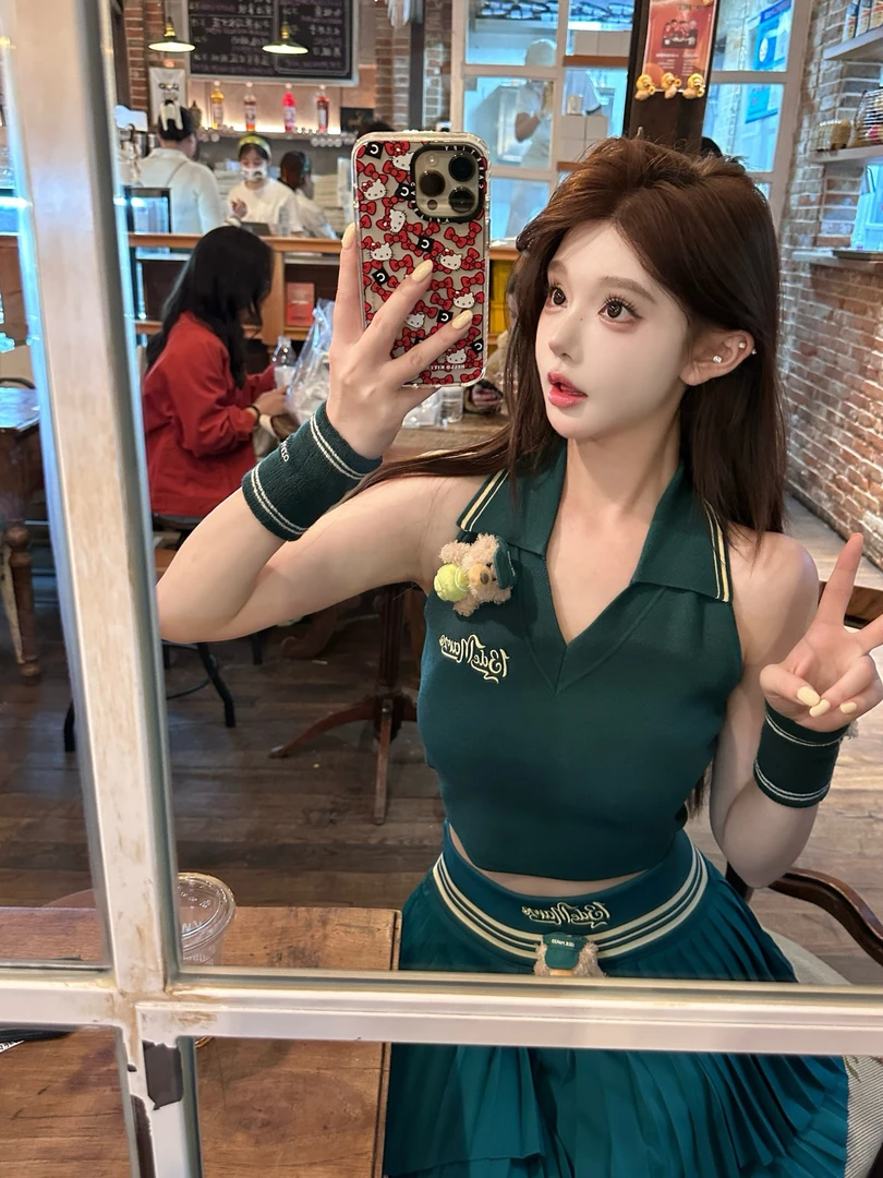 13DE MARZO女士 25春夏新款网球挂脖翻领背心高级感短款修身吊带