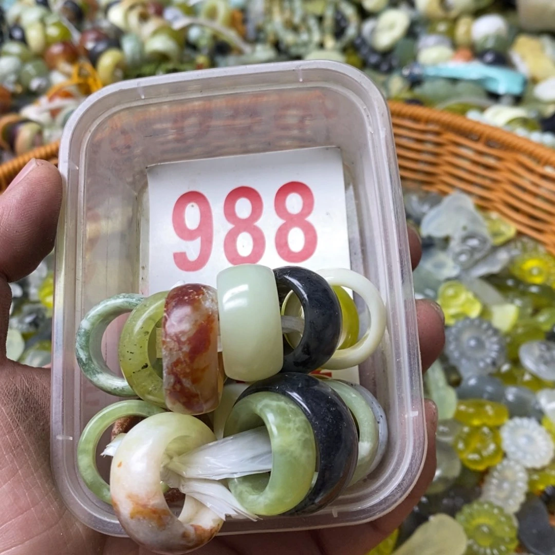 蛇纹石玉挂坠未镶嵌