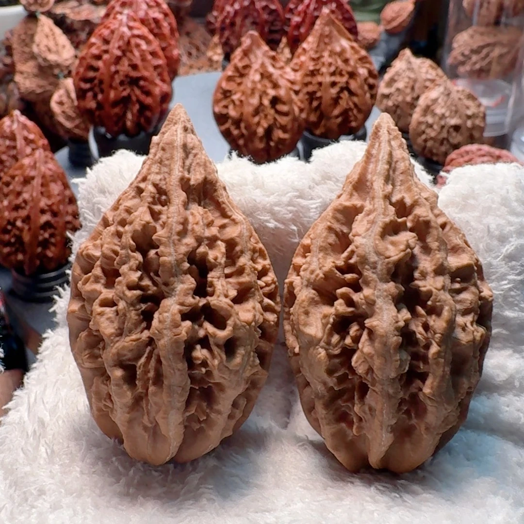 文玩核桃吊坠凤冠蚂蚁塔