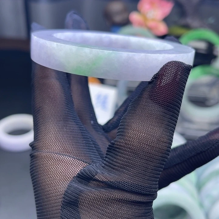 定制翡翠未镶嵌手镯