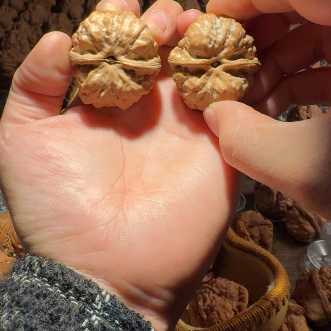 青***子文玩核桃吊坠蛤蟆的眼睛是真的好看啊我的天