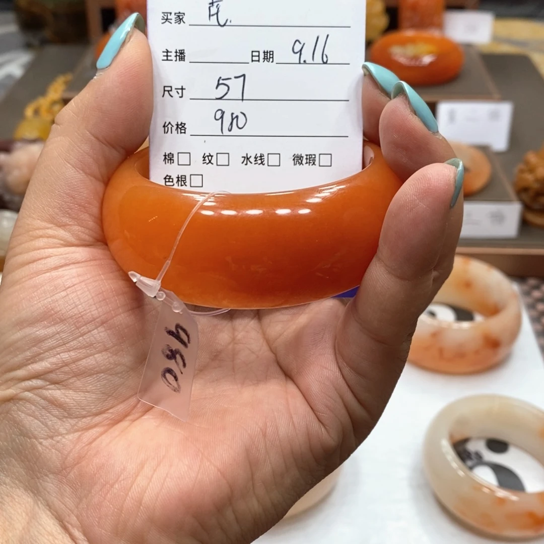未镶嵌石英质玉（黄龙玉）手镯花*