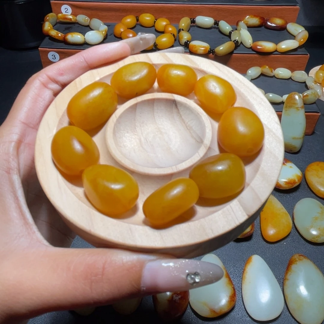 和田玉未镶嵌颈饰鱼**你