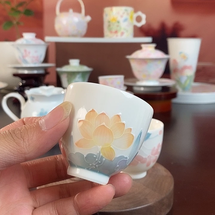 荷韵品茗杯手绘釉下高温