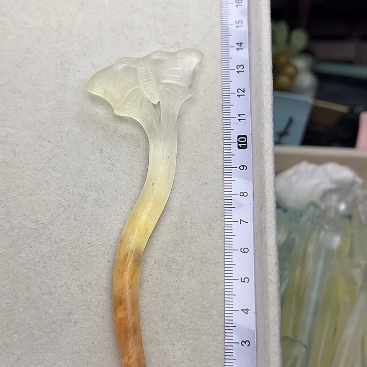 蛇纹石玉未镶嵌发簪蝴蝶