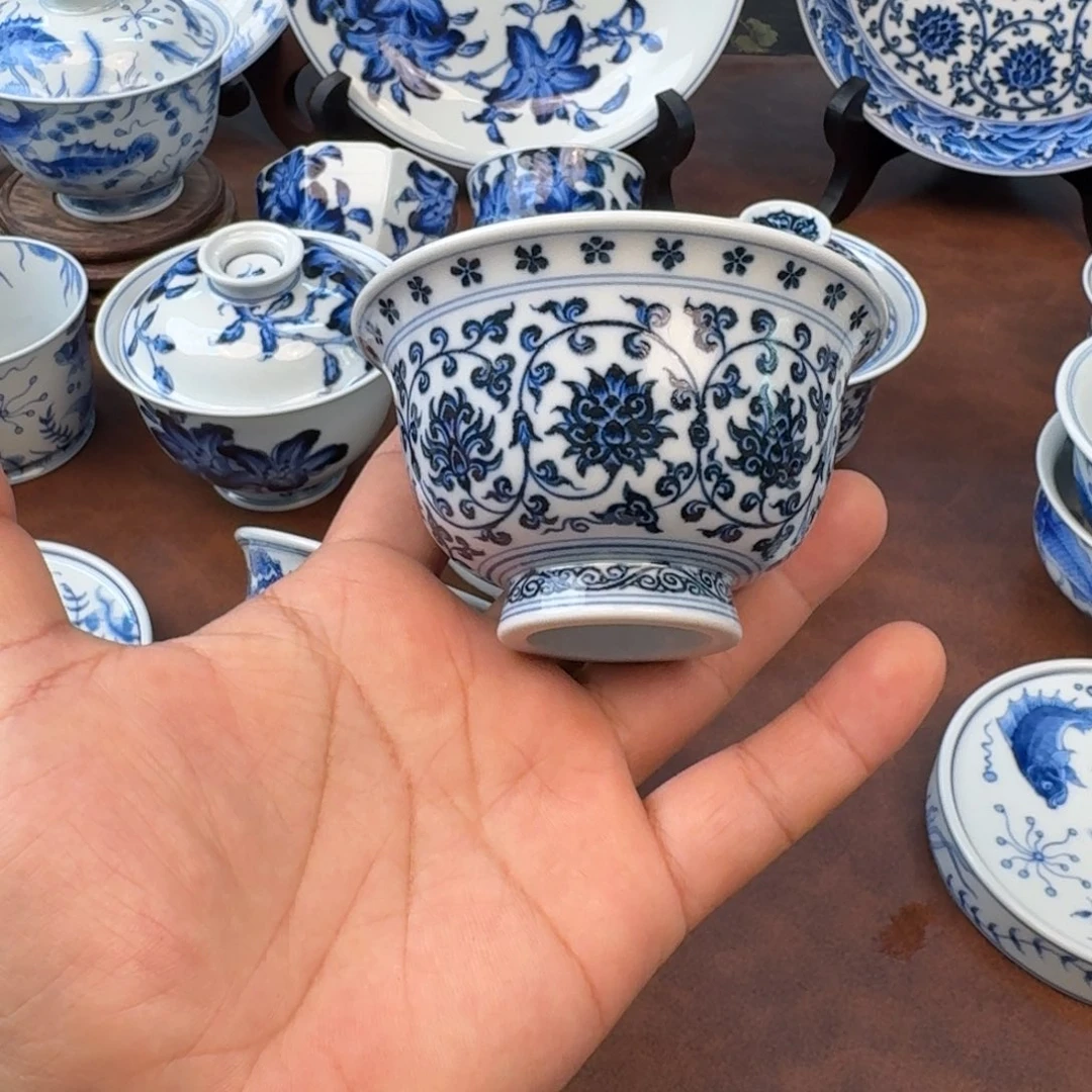摆件陶缠枝莲大压手