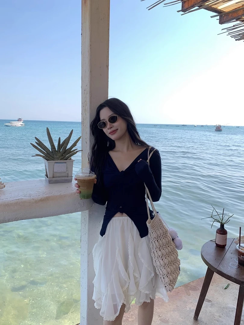 ONEXH·2025年春季设计感扭结长袖V领上衣女百搭纯色显瘦气质T恤