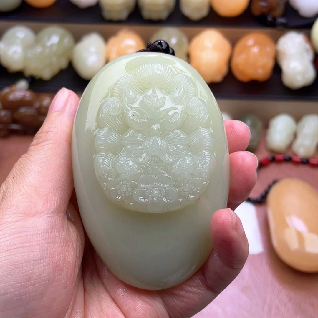 汕***流石材天然古青石手把件