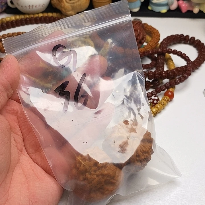 G***.龙脊菩提把件核桃