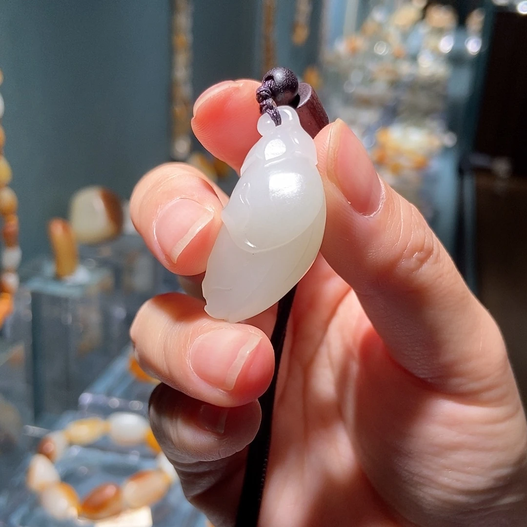 和田玉未镶嵌颈饰玉兰花12.9g