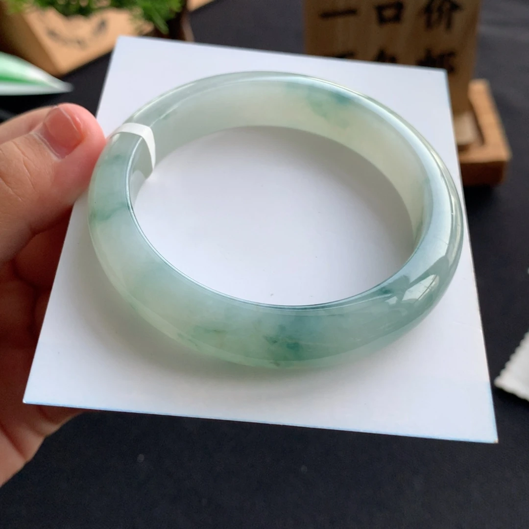 翡翠手镯未镶嵌手镯