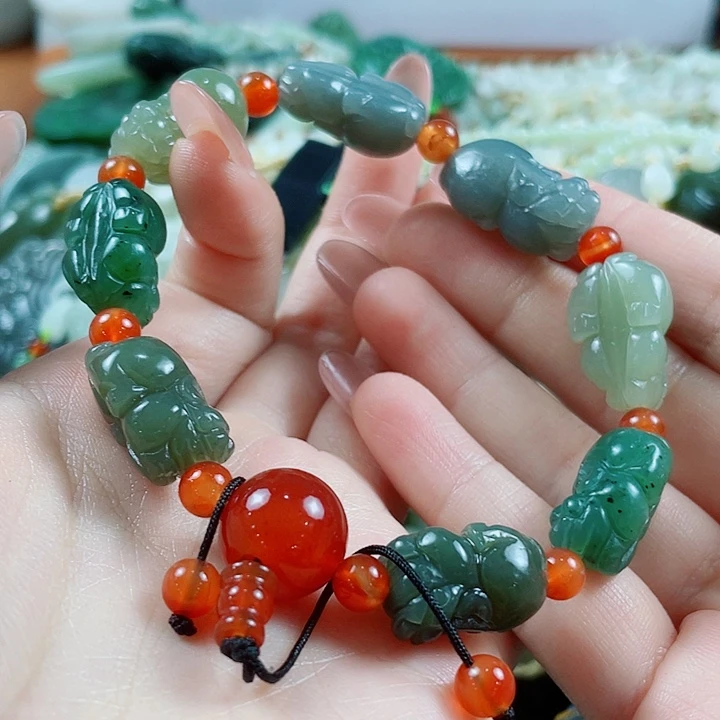 颈饰未镶嵌和田玉