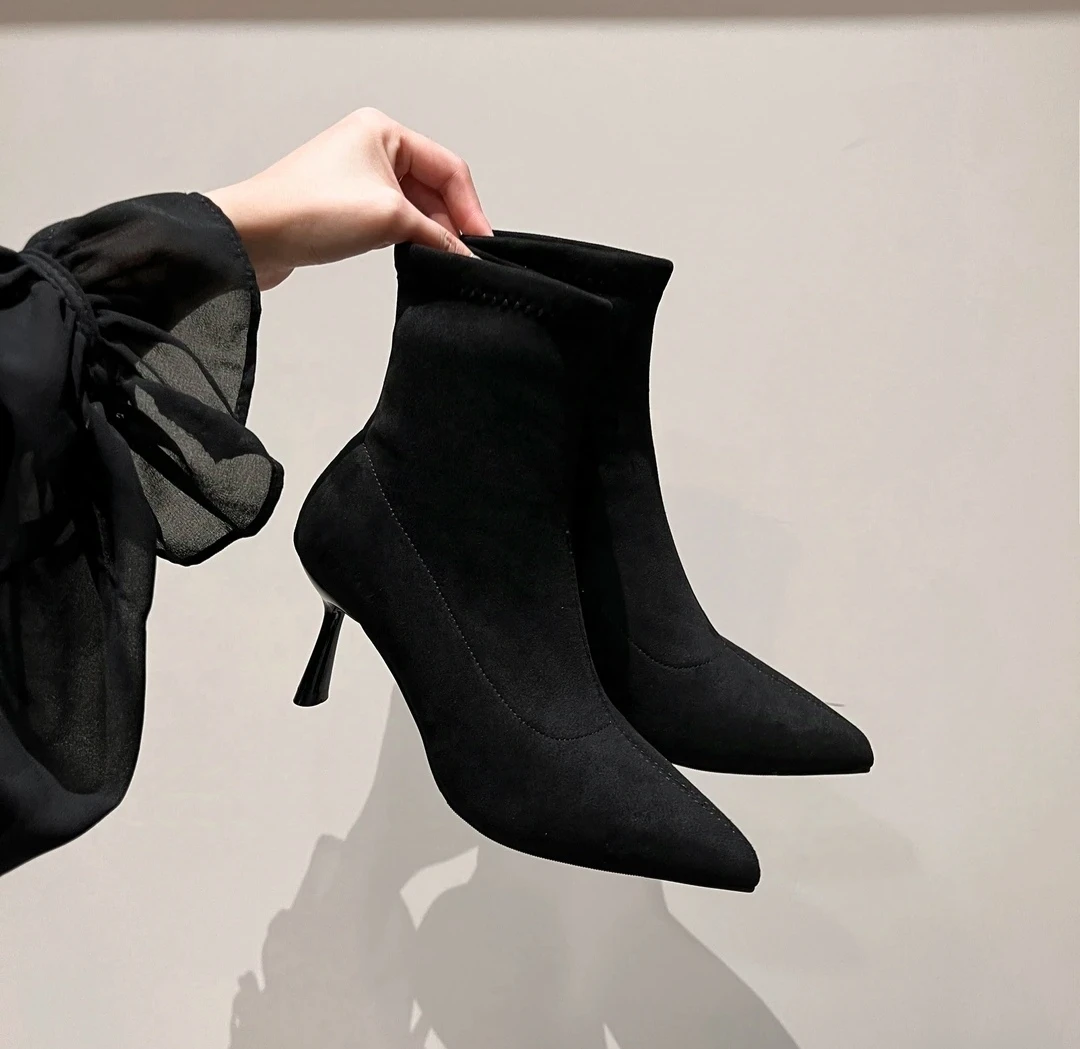 2024年秋冬新款经典简约气质时尚黑色百搭尖头细跟裸靴