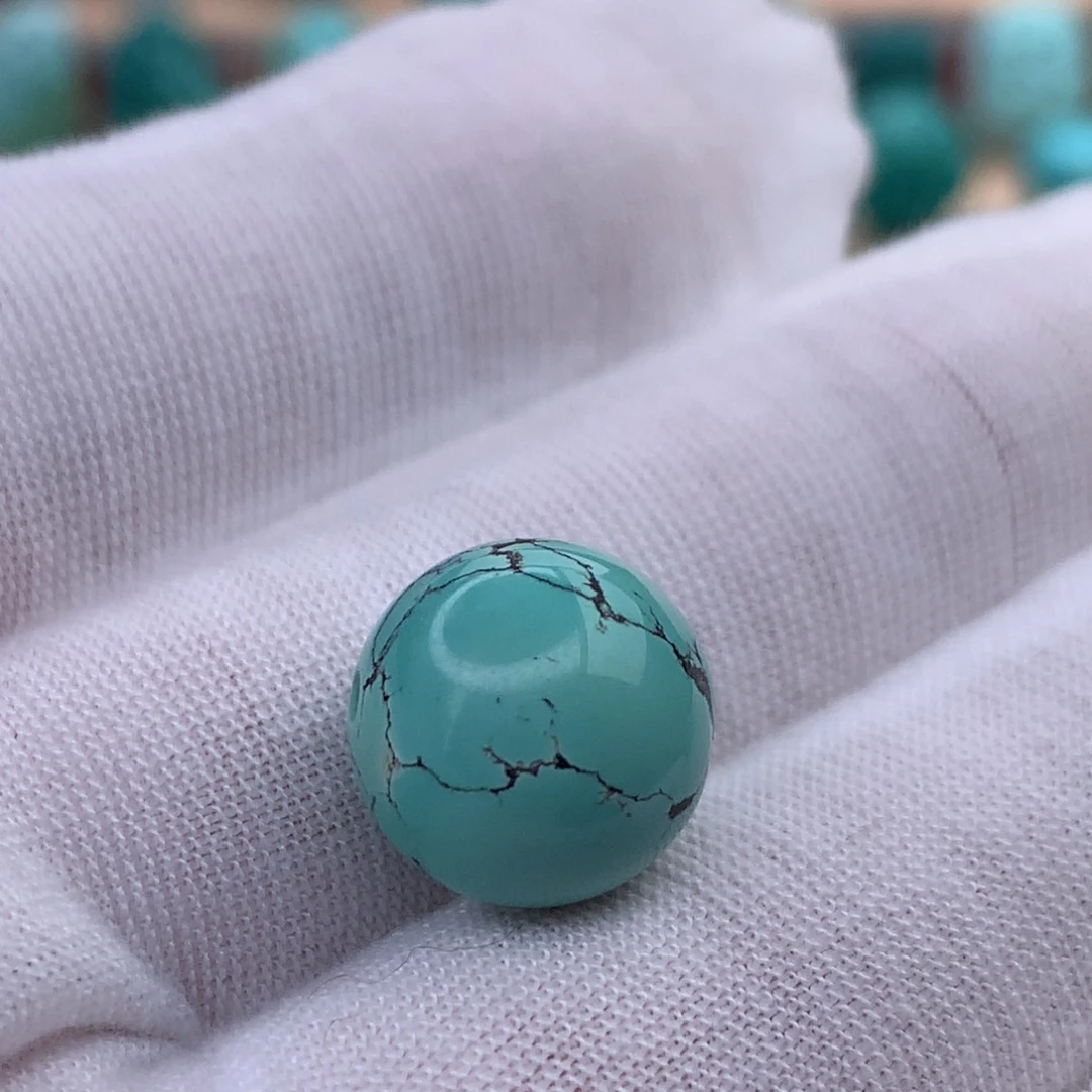 绿松石未镶嵌珠宝奇石原矿绿松石圆珠