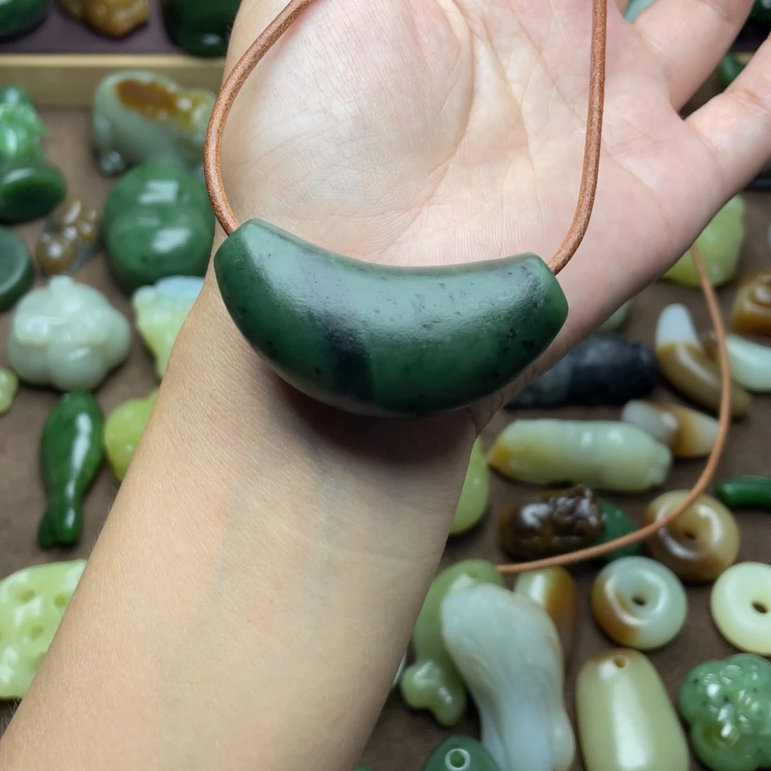 【闪购商品】颈饰未镶嵌和田玉