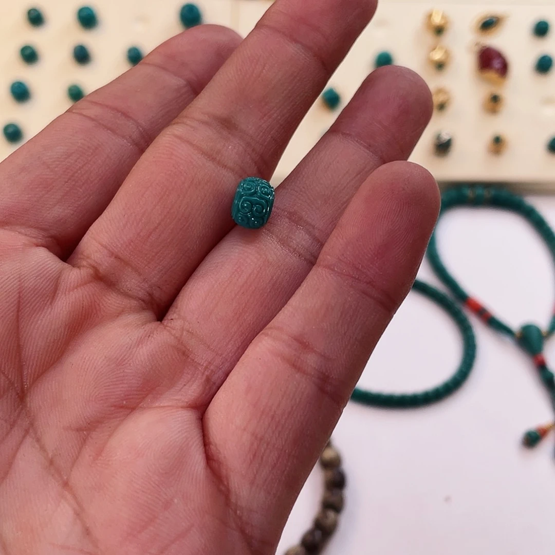 绿松石颈饰未镶嵌