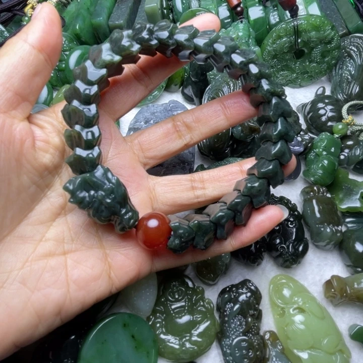 和田玉未镶嵌颈饰